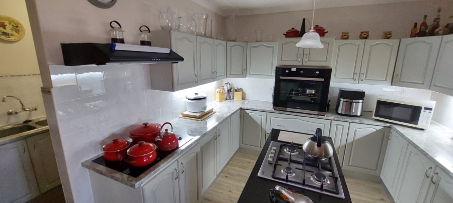 5 Bedroom Property for Sale in Wavecrest Eastern Cape